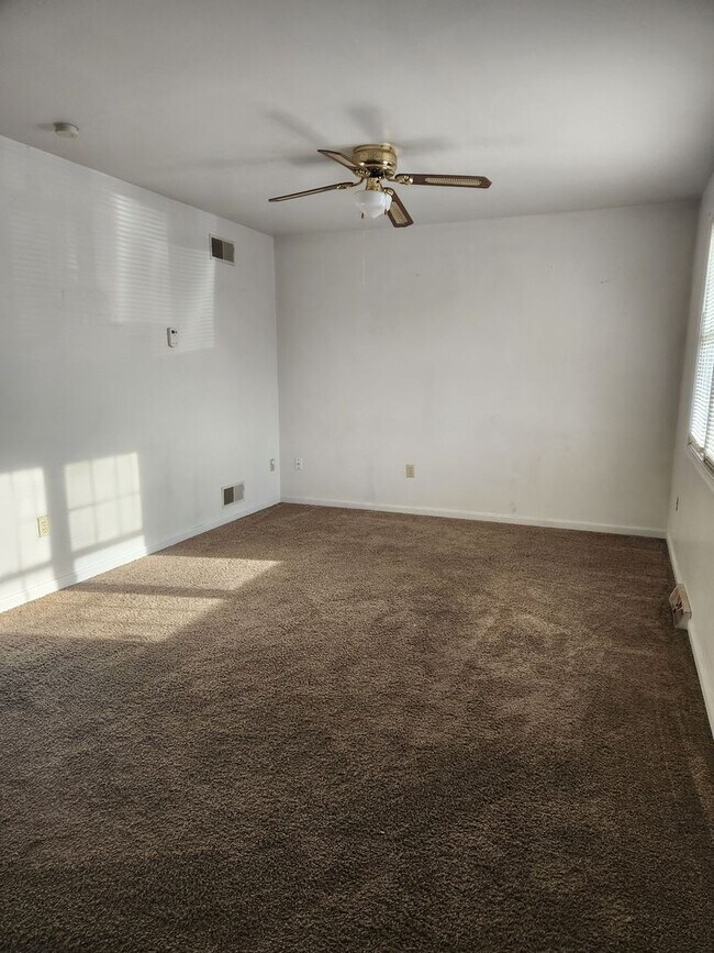 Building Photo - 811 E King St