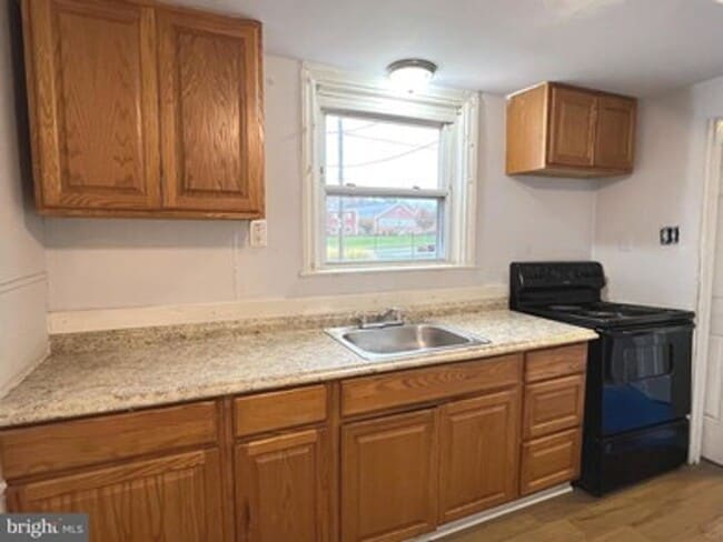 Building Photo - 3 Bed Townhome - Chester, PA