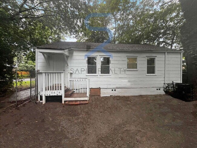 Building Photo - Move in before October 15th and get $100 O...