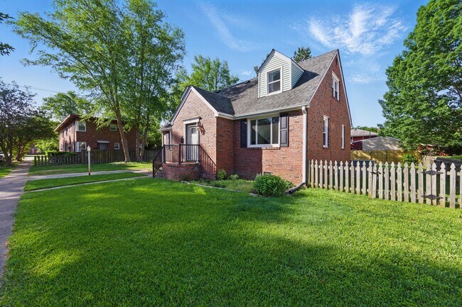 Building Photo - 111 Dupre Ave