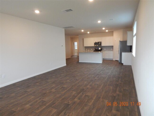 Building Photo - 705 Mais Dr