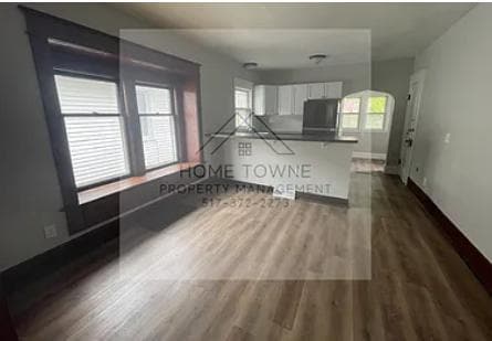 Building Photo - 722 N Hayford Ave