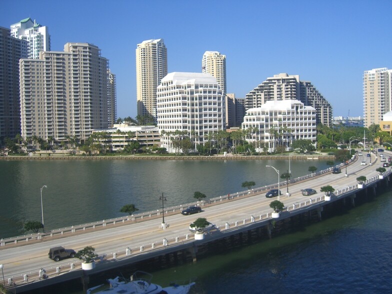 Building Photo - 801 Brickell Bay Dr