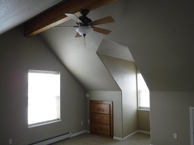 Building Photo - 441 Country Club Ln