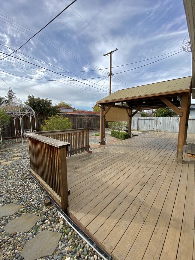 Building Photo - 622 Los Padres Blvd