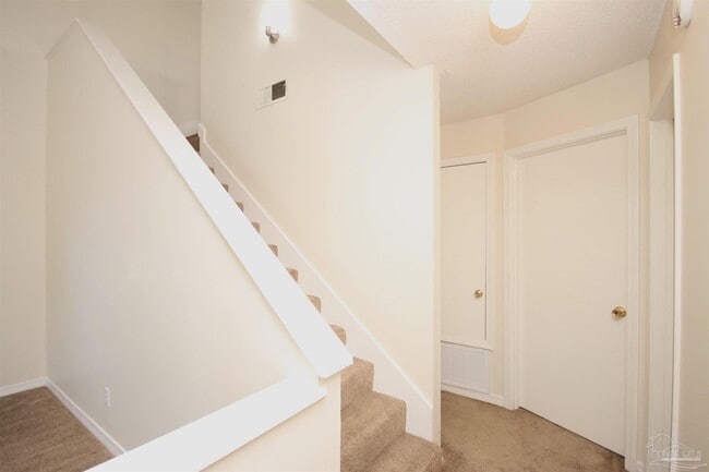 Building Photo - 7033 Weatherwood Dr