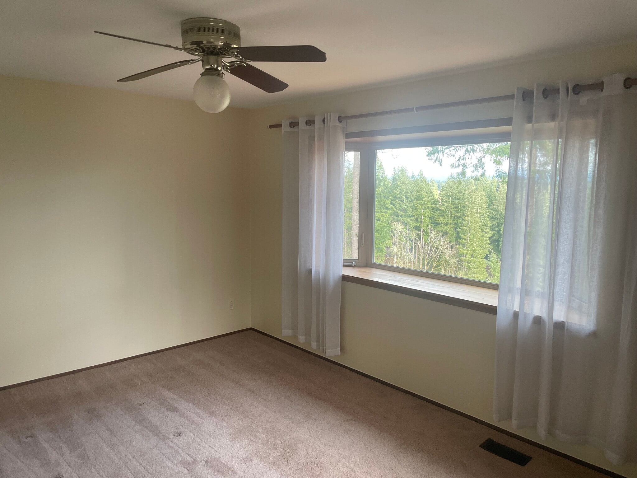 Upstairs Master Bedroom - 17135 SE Royer Rd