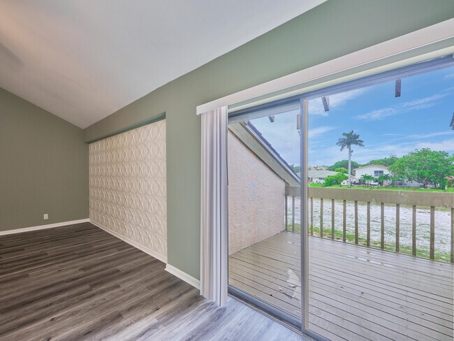 Building Photo - 6040 Glendale Dr