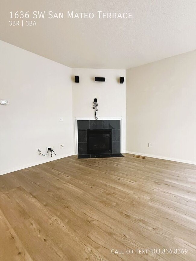 Building Photo - 1636 SW San Mateo Terrace