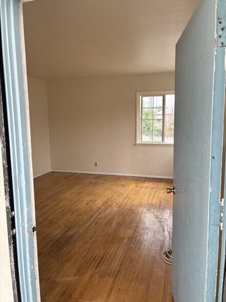 Building Photo - 335 N Florence St
