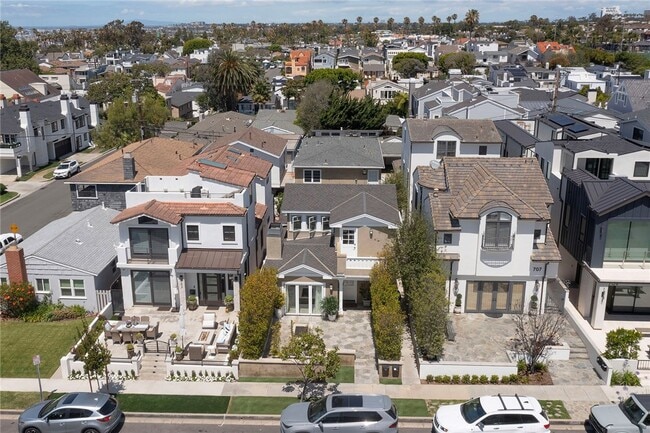 Building Photo - 705 Larkspur Ave
