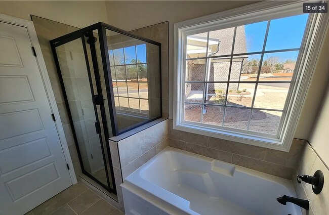 Building Photo - Charming 4 Bedroom 2.5 Bathroom with Bonus Room