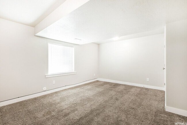 Building Photo - 577 E 200 S