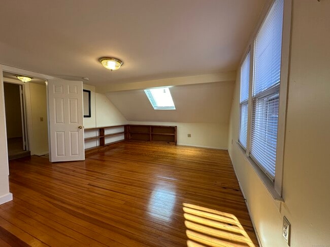 Building Photo - 708 Racebrook Rd