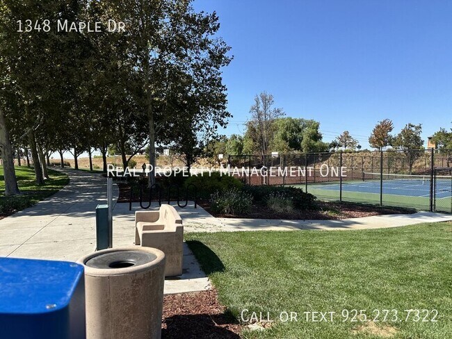 Building Photo - 1348 Maple Dr