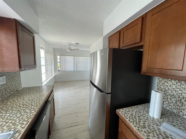 Building Photo - 2580 Coral Springs Dr