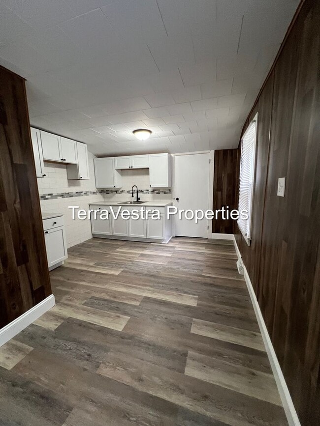 Building Photo - Great 3 Bed with a bonus room in Salem! Eligible for $500 Security Deposit.