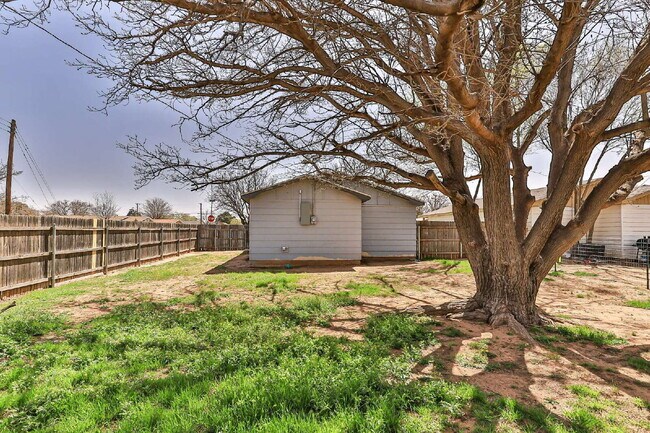 Building Photo - Cute 3 Bedroom 1 bathroom Home