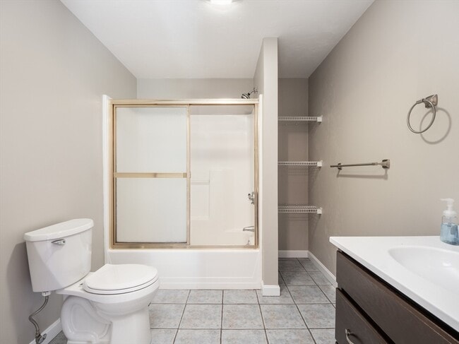 Building Photo - 90 A Loxwood St