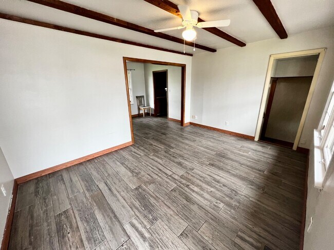 Building Photo - 2520 SW 45th St