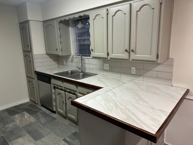 Building Photo - 8608 Brookridge Dr