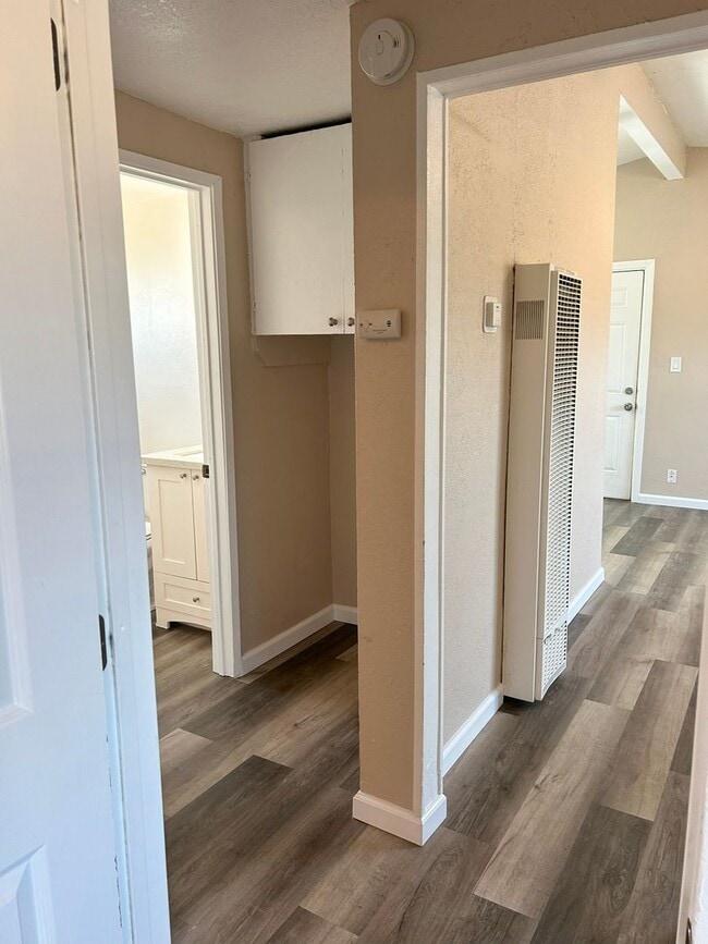 Building Photo - Please contact VAUGHN REALTY to set up an ...