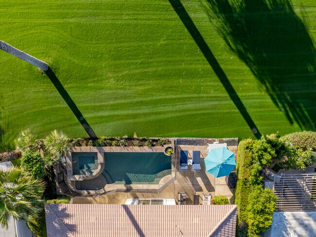 Building Photo - 45737 Club Dr