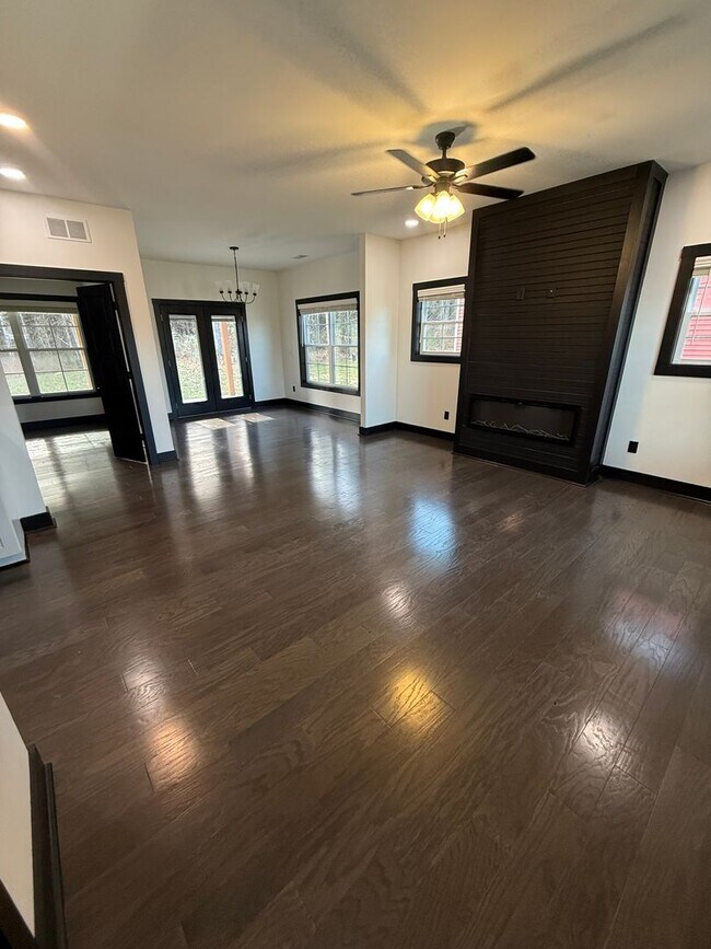 Building Photo - 2721 Cedrus Ave