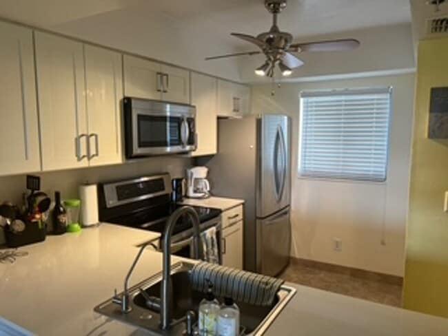 Building Photo - Fort Myers Beach Condo