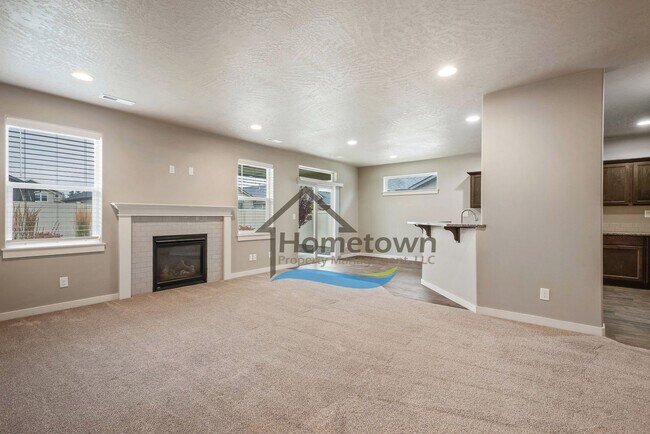 Building Photo - 3 Bedroom 2 Bath Home with 2-Car Attached ...
