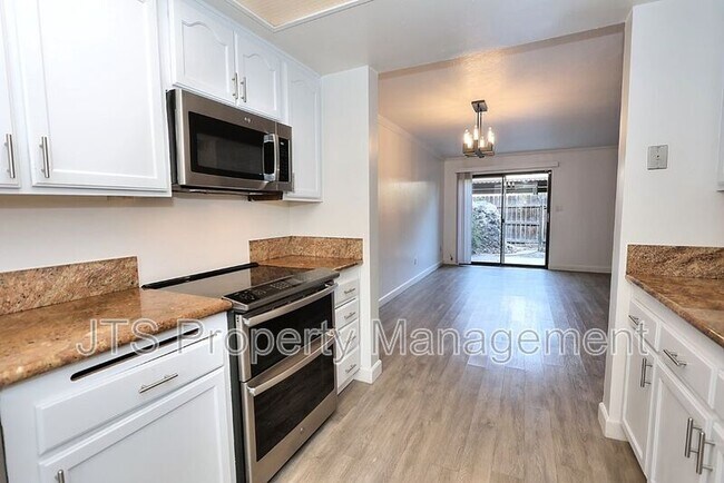Building Photo - 9 Derow Ct
