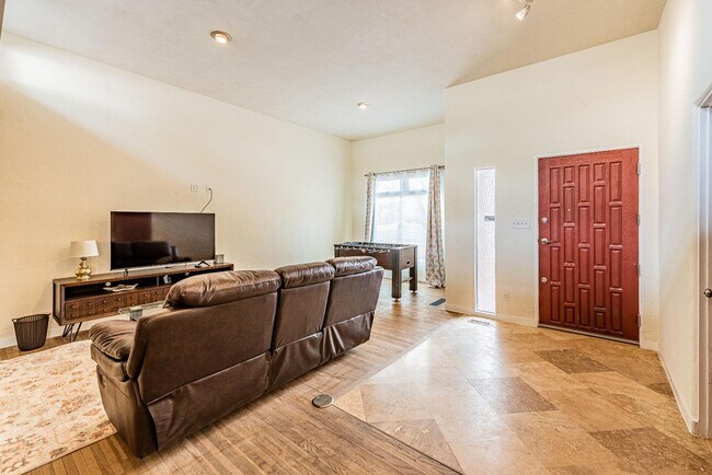 Building Photo - 444 Sierra Dr SE