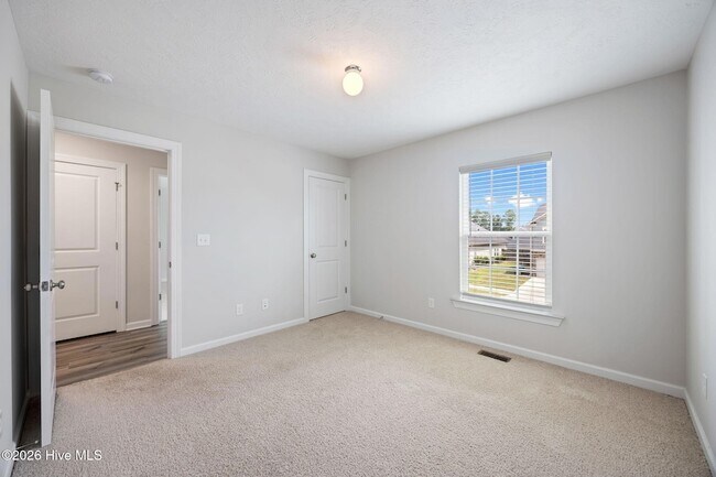 Building Photo - 424 Arrowwood Dr
