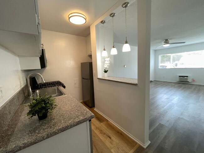 Building Photo - 14220 Burbank Blvd