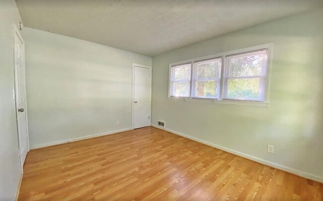 Building Photo - 2600 Browns Ln