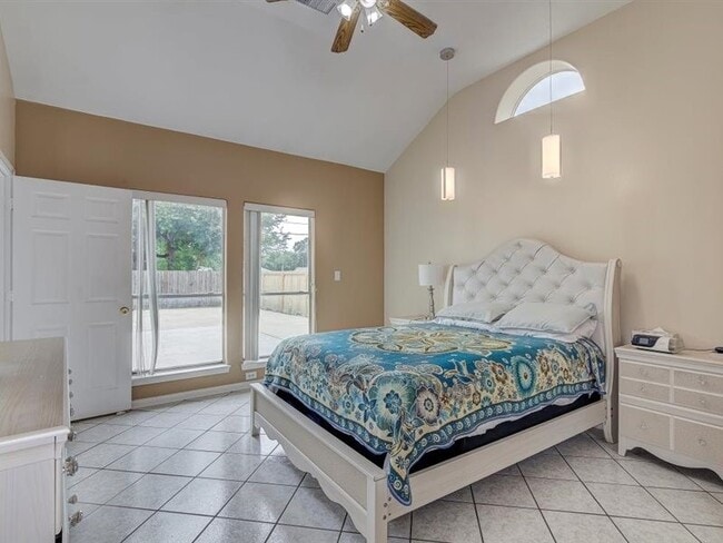 Building Photo - 8422 Tavenor Ln