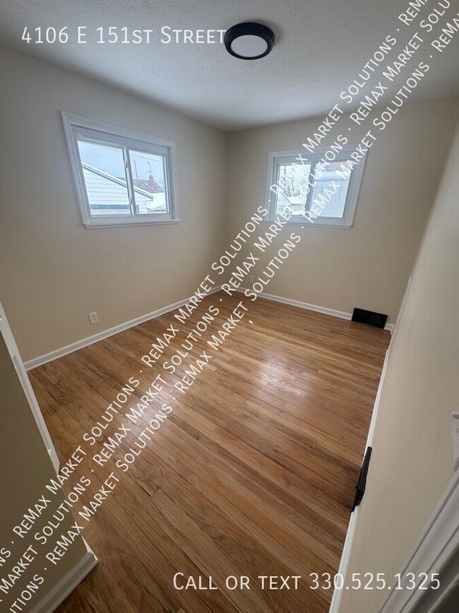 Building Photo - 4106 E 151st St