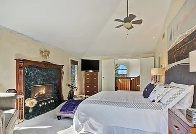 Building Photo - STUNNING LUXURY HOME WITH GORGEOUS SETTING IN WONDERFUL ORINDA!