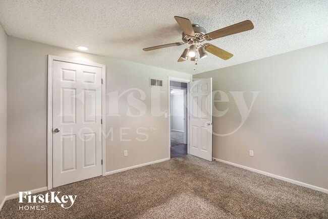 Building Photo - 1605 S Kiowa Dr