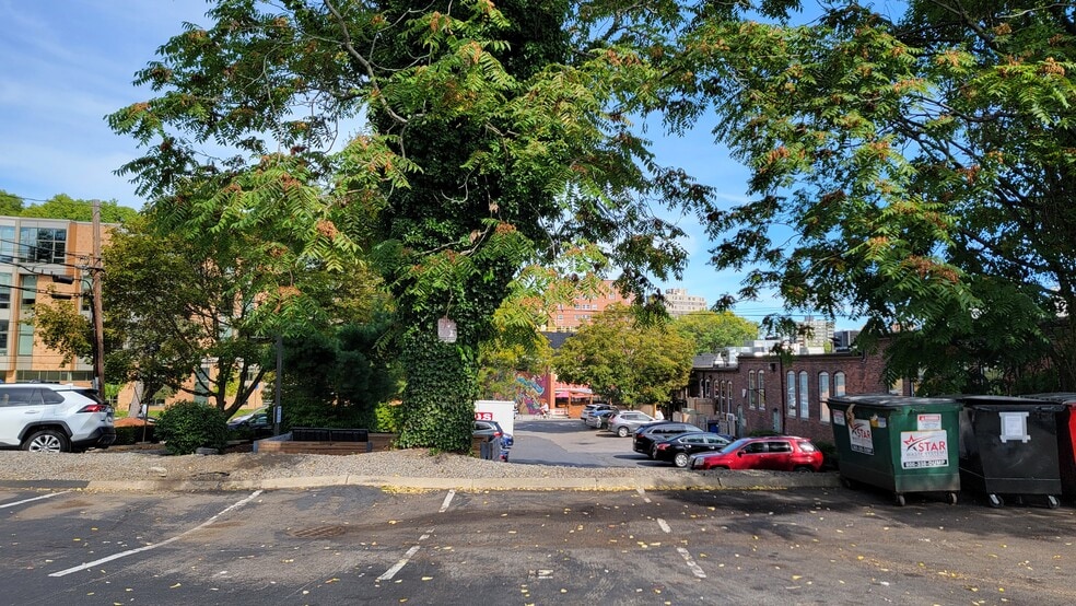 Private parking spot - 21 Westbourne Ter