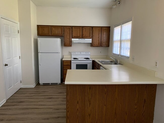 Building Photo - NORTHWEST RALEIGH TOWNHOME, AFFORDABLY PRICED FOR IMMEDIATE MOVE IN