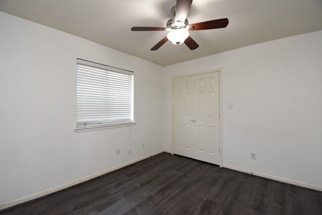 Building Photo - 128 Long Canyon Ln