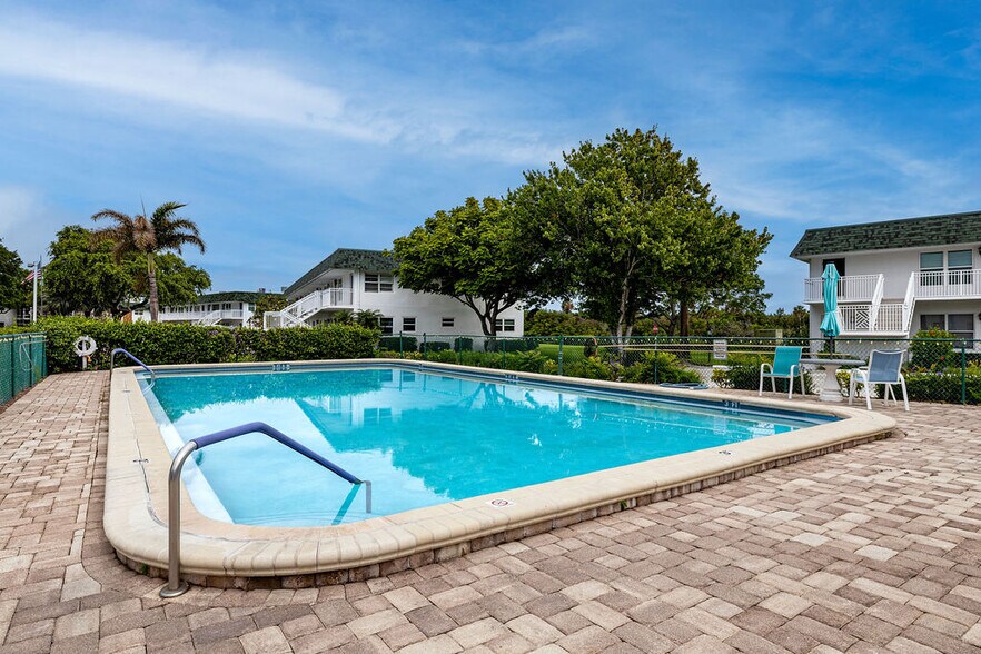 Building Photo - 2800 Indian River Blvd