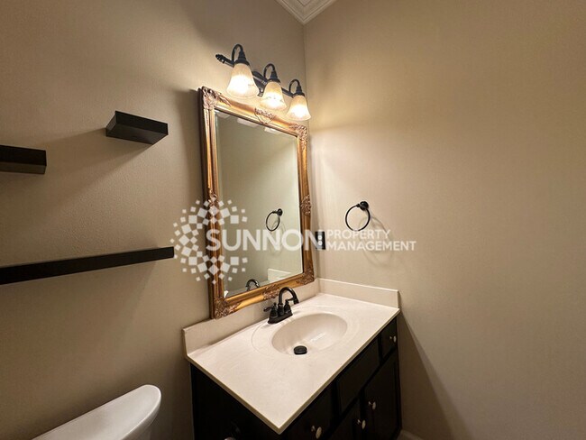 Building Photo - 4 Bedroom Home Near Birkdale Village