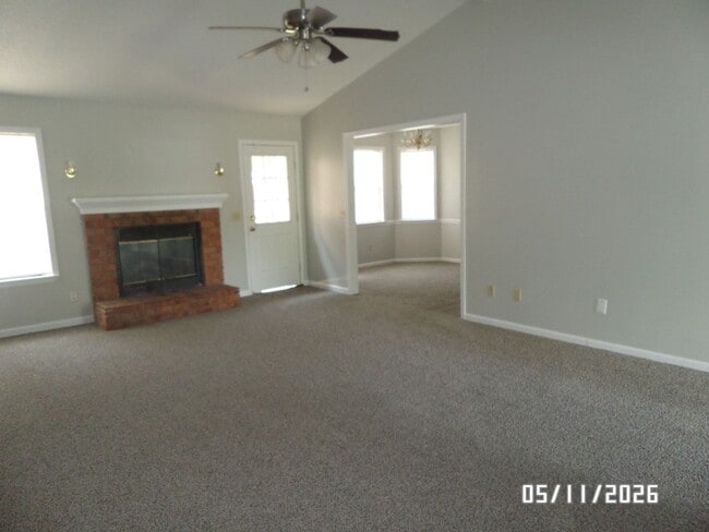 Building Photo - 631 Windhaven Dr