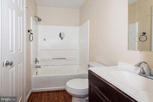 Building Photo - 2406 Rosecroft Ct