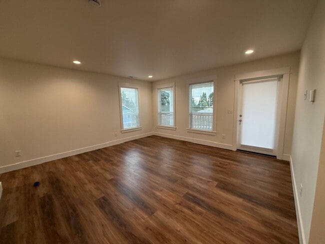 Building Photo - New Construction 4-bedroom 4 Bath Dundee OR 97115