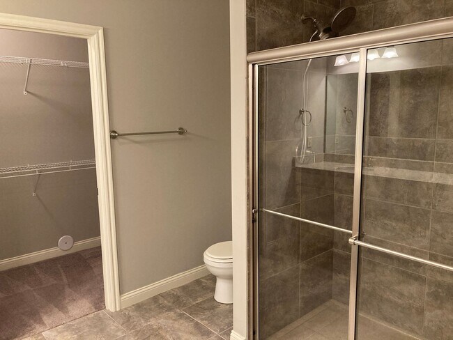 Building Photo - Bright 3BR Townhome with Bonus Room - Available NOW!