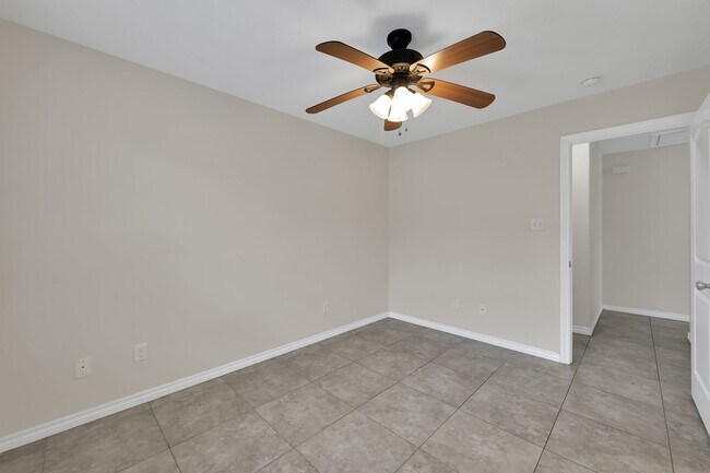 Building Photo - 170 S Bend Ct