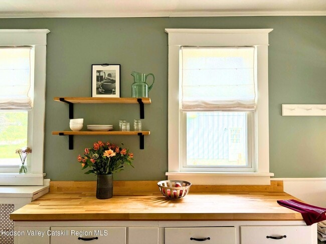 Building Photo - 590 NY-23B